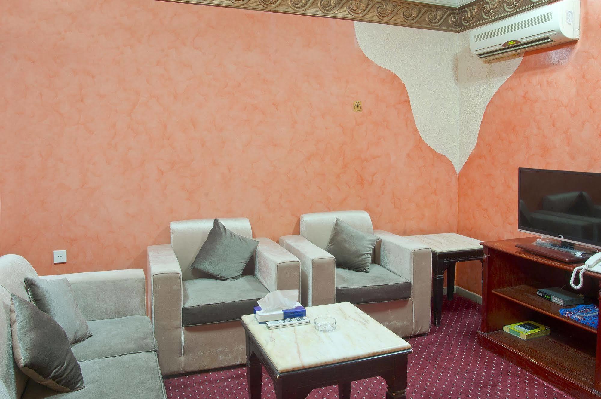 Al Farhan Hotel Suites Al Aqiq ริยาดห์ ภายนอก รูปภาพ